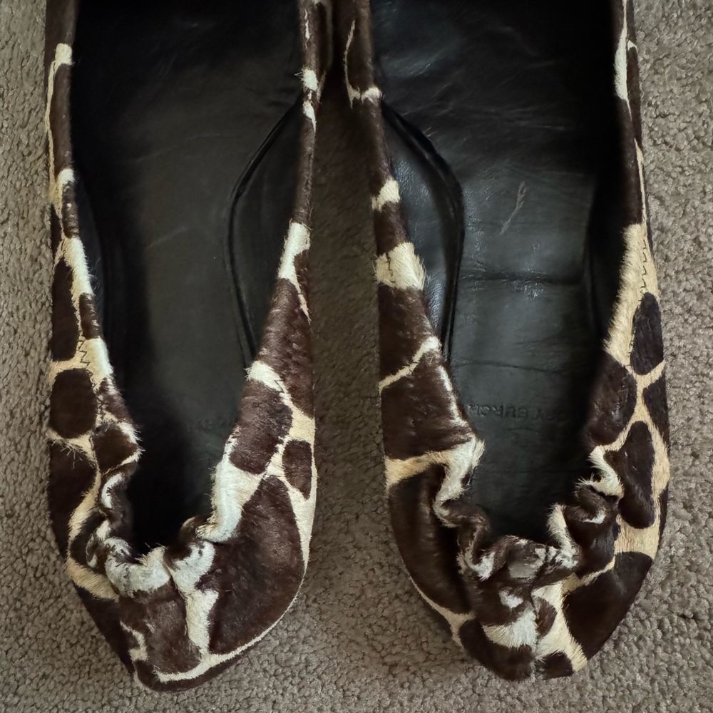 Tory Burch Brown and Cream Giraffe-Print Leather Ballet Flats with Gold Logo - Picture 4 of 6